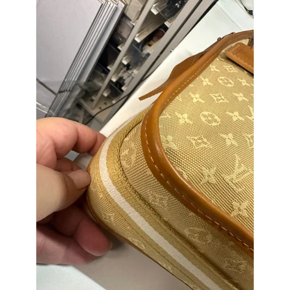 Women's Louis Vuitton Beige Brown Monogram Canvas Crossbody Bag One Size - Picture 12 of 16